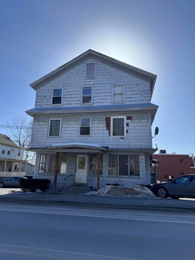 front facade featuring covered porch