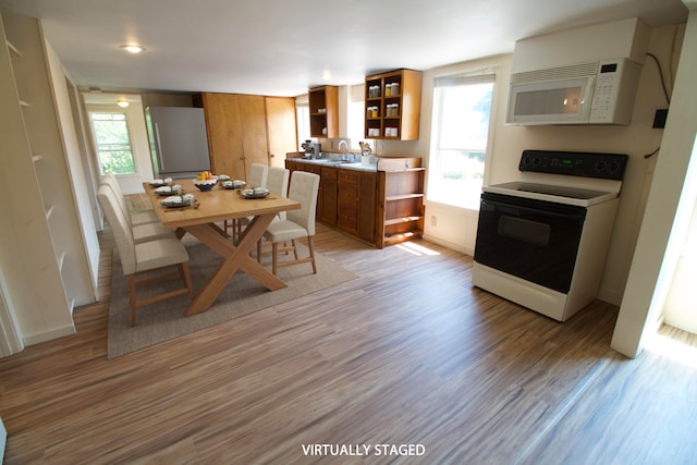 kitchen featuring electric range, fridge, light wood-type flooring, and sink