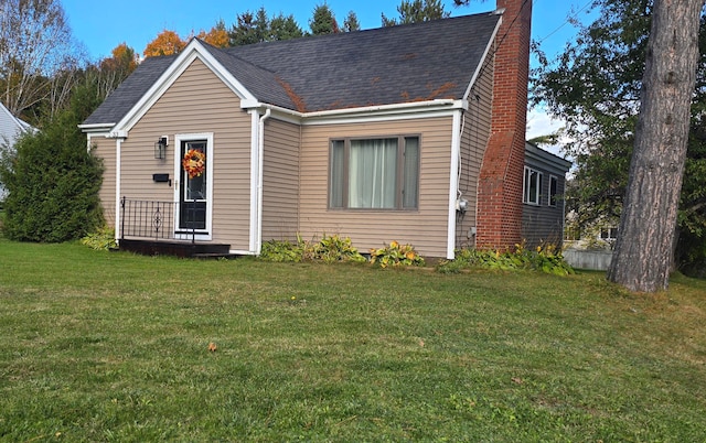 view of front of house with a front yard