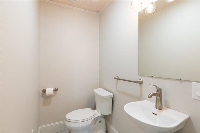 862 W Neck Rd, Nobleboro, ME 04555 - half bath featuring a sink and ornamental molding