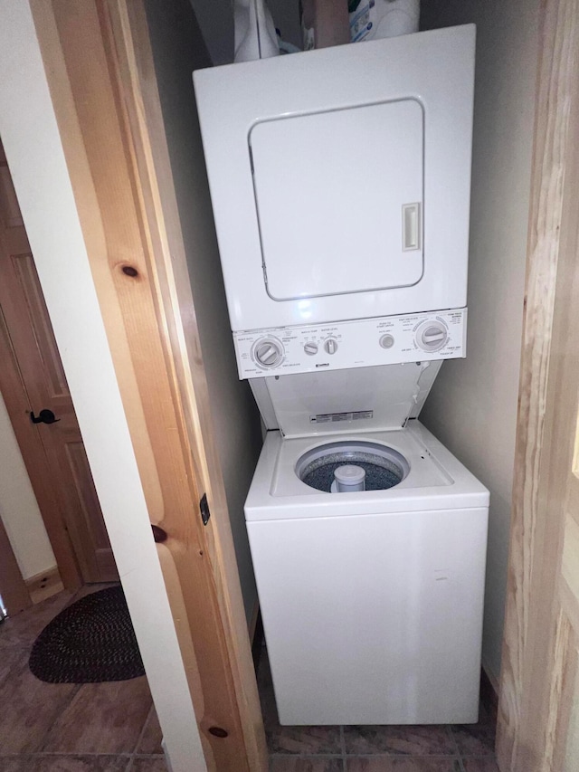 washroom with laundry area and stacked washer and clothes dryer