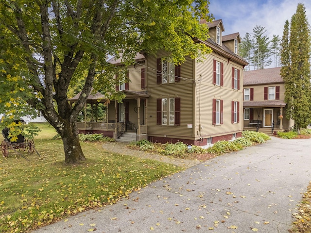 view of front of home with a front lawn and a porch