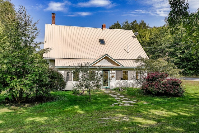 view of front facade with a front yard