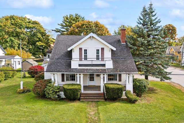 view of front of home featuring a front lawn