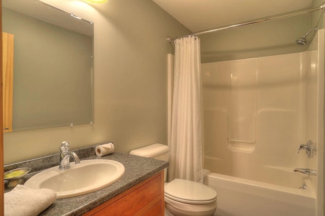 full bathroom featuring toilet, vanity, and shower / tub combo with curtain