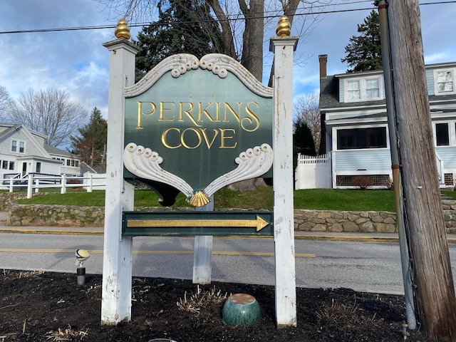 Listing photo 3 for 413 Shore Rd, Ogunquit ME 03907