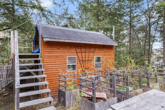 view of side of home with an outdoor structure