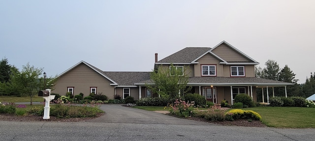 view of front of home featuring a front yard