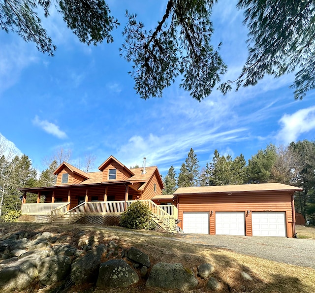 view of front of property featuring a garage