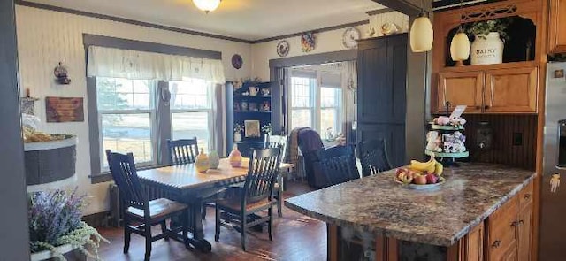 dining space with crown molding