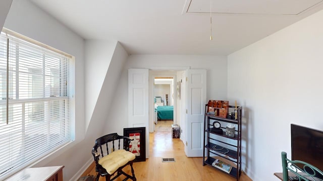 living area with light hardwood / wood-style flooring