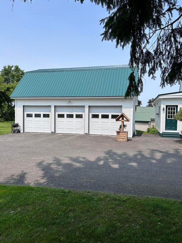 garage featuring a lawn