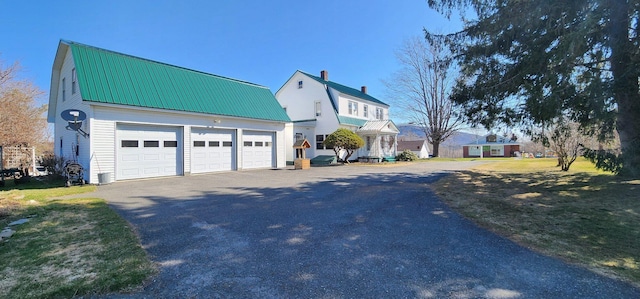 view of front of house featuring a garage and a front yard