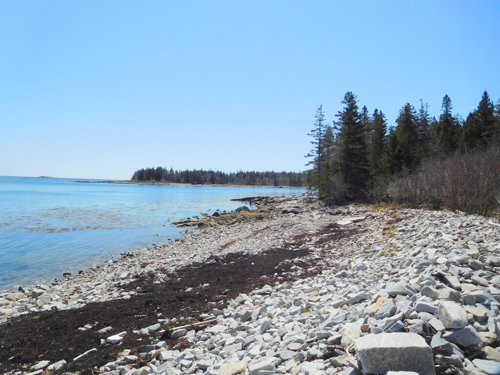 18 George Wright Rd, Vinalhaven, ME 04863