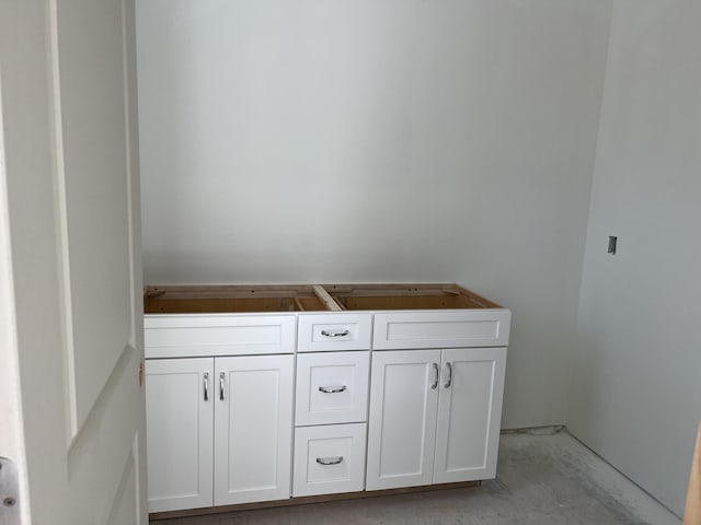 bathroom featuring concrete flooring