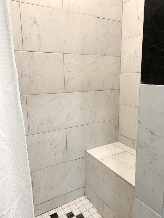 full bathroom featuring a tile shower