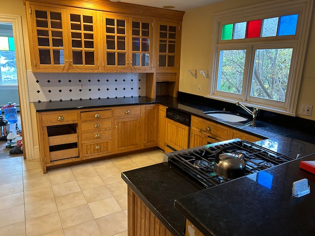 kitchen with dishwashing machine, plenty of natural light, and light tile patterned flooring