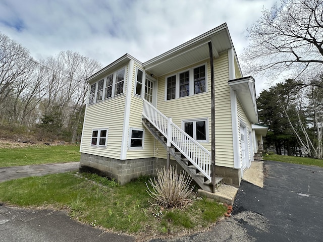 view of front of home featuring a garage