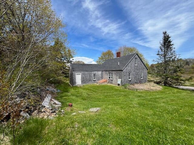 back of house featuring a lawn