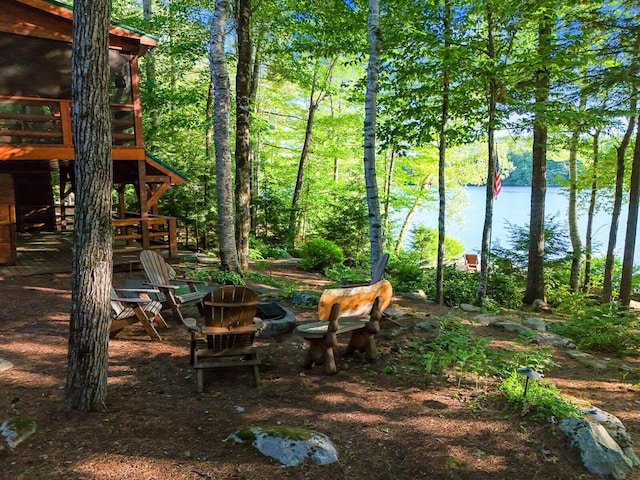 view of yard featuring a water view