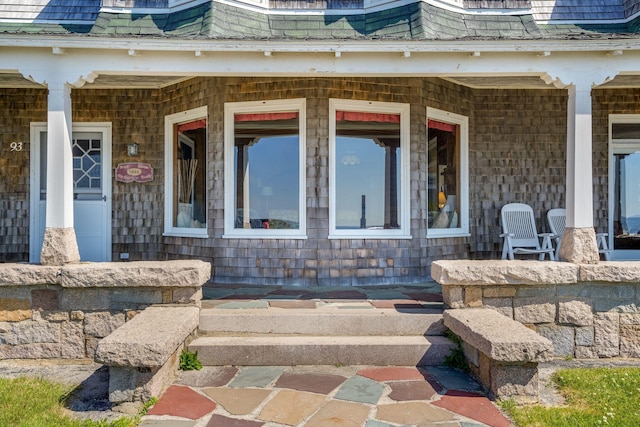 93 Beach Ave, Kennebunk, ME 04043 - entrance to property featuring a porch