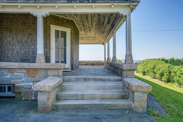93 Beach Ave, Kennebunk, ME 04043 - entrance to property with covered porch