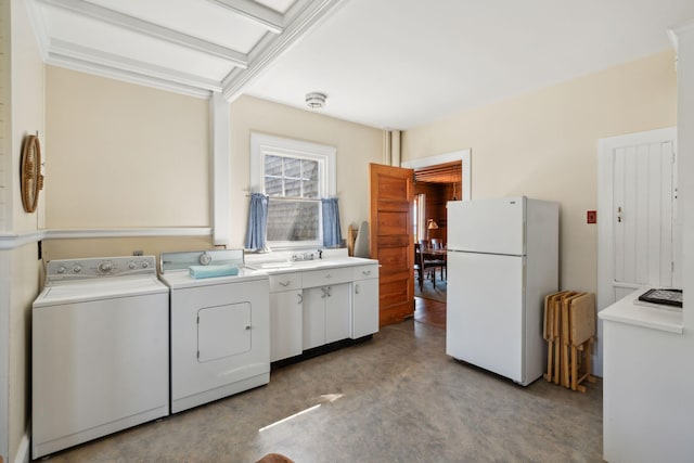 93 Beach Ave, Kennebunk, ME 04043 - washroom with washing machine and dryer