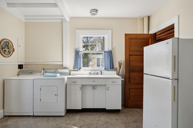 laundry room with washer and clothes dryer