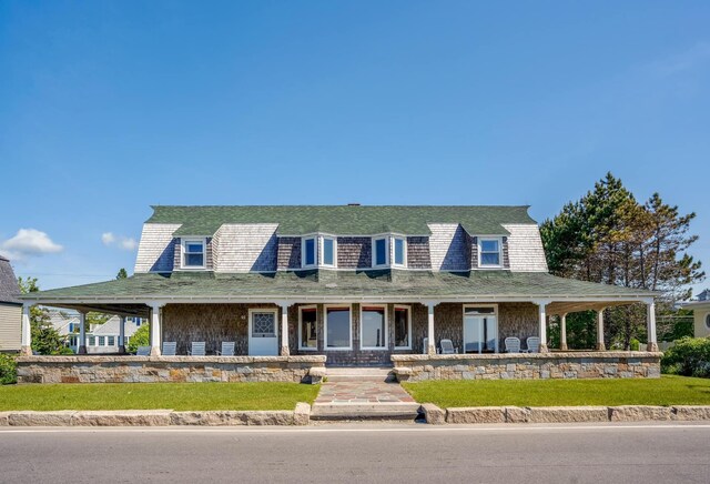 farmhouse-style home featuring covered porch