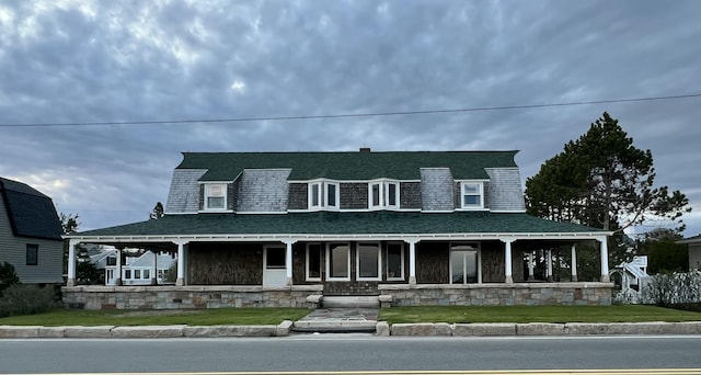 93 Beach Ave, Kennebunk, ME 04043 - view of front facade with a porch, a shingled roof, and a front yard