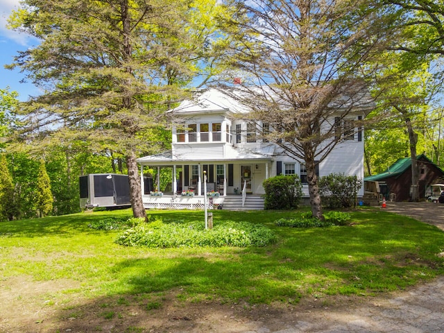 view of front of home featuring a front yard