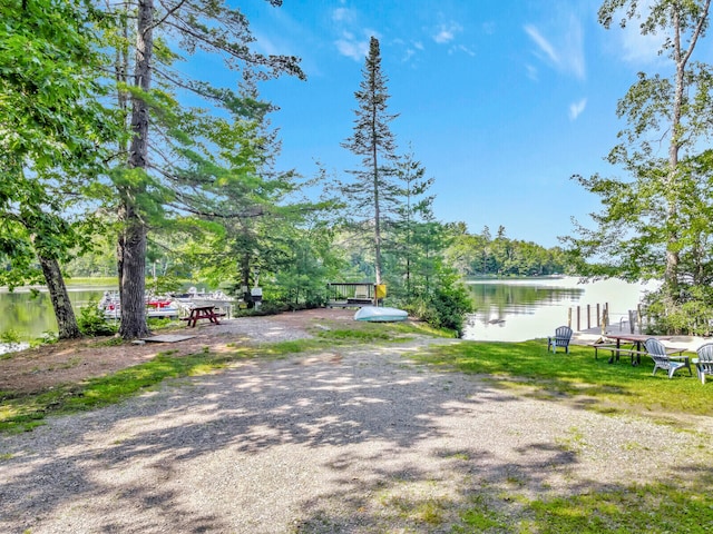 view of yard featuring a water view