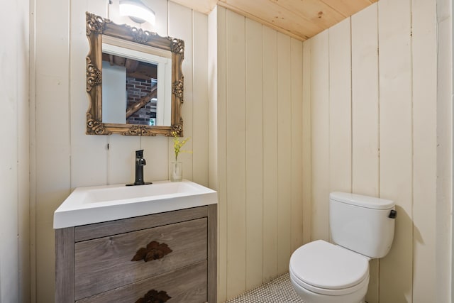 114 Fort Rd, Edgecomb, ME 04556 - bathroom featuring vanity and toilet