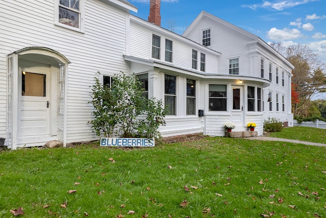 view of front of house with a front yard