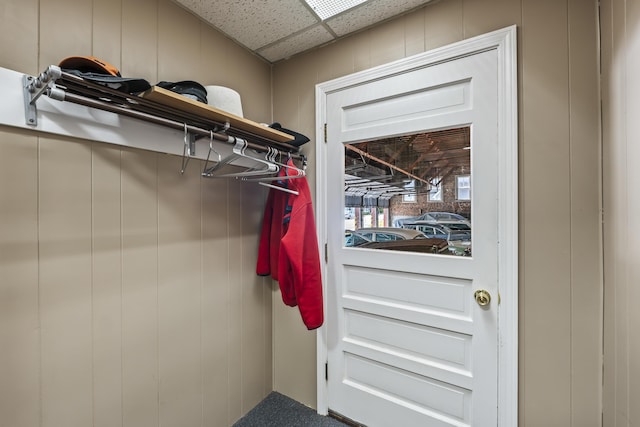 walk in closet with a drop ceiling