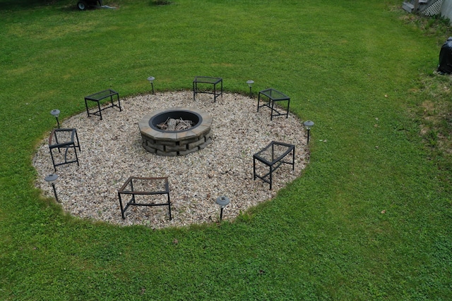 view of yard featuring a fire pit