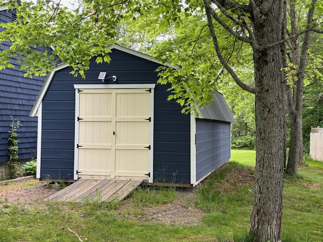 view of outdoor structure featuring a yard