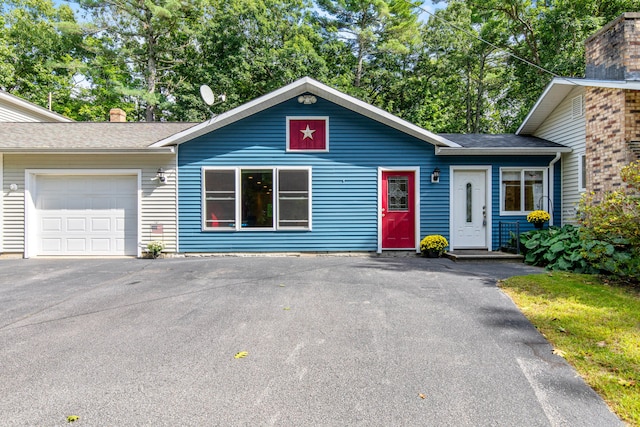 view of front facade featuring a garage