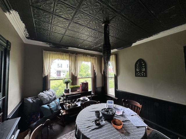 dining room with crown molding