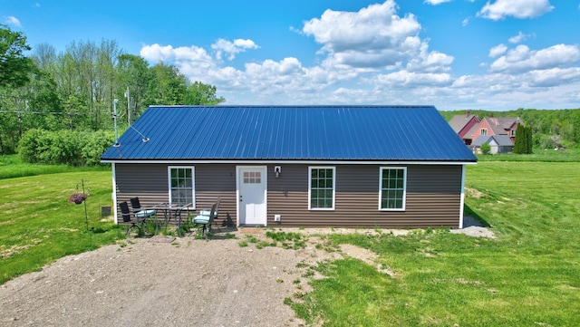 view of front of home with a front lawn