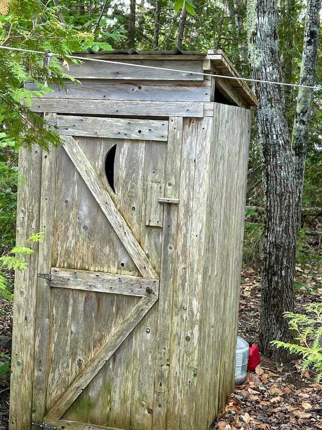 view of outdoor structure