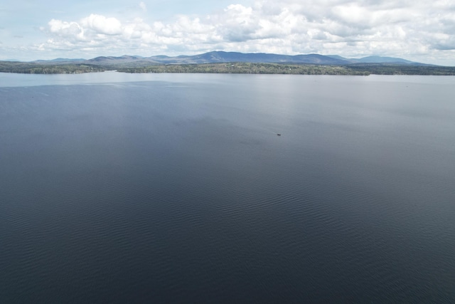 water view featuring a mountain view