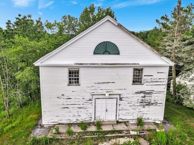 view of outbuilding