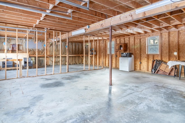 basement with washer / dryer