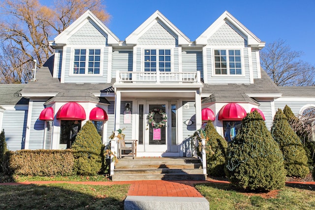 30 Ocean Ave, Kennebunkport, ME 04046 - view of front of house featuring a balcony