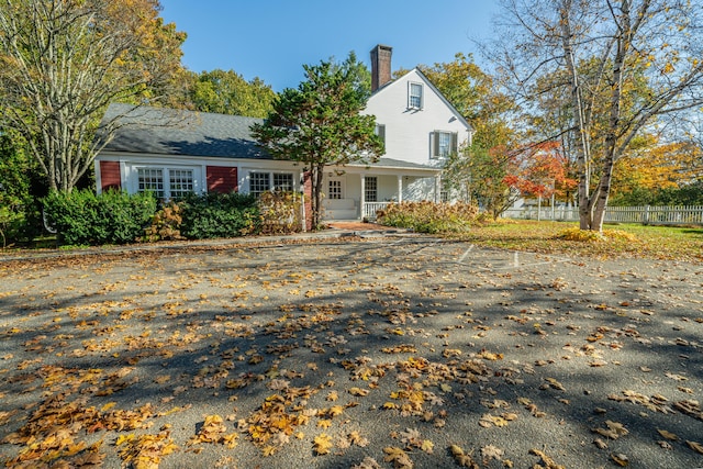 front facade featuring a porch