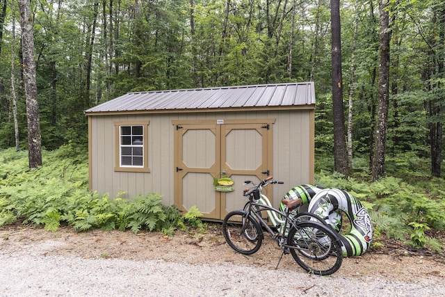 view of outbuilding