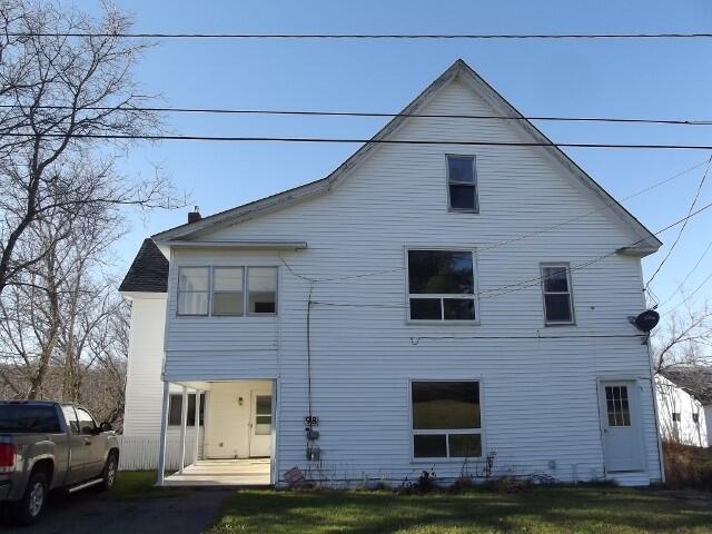 back of house featuring a yard