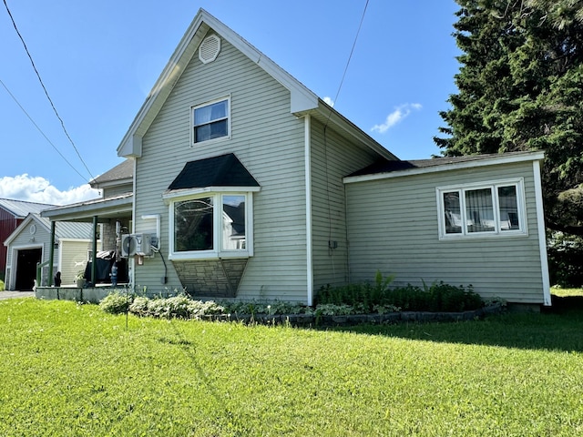 back of house featuring a lawn