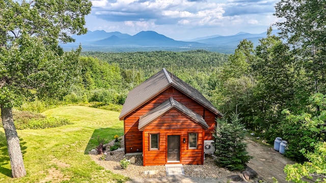 view of front of house with a mountain view and a front yard